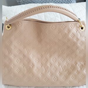 Gorgeous Louis Vuitton Artsy Empreinte MM